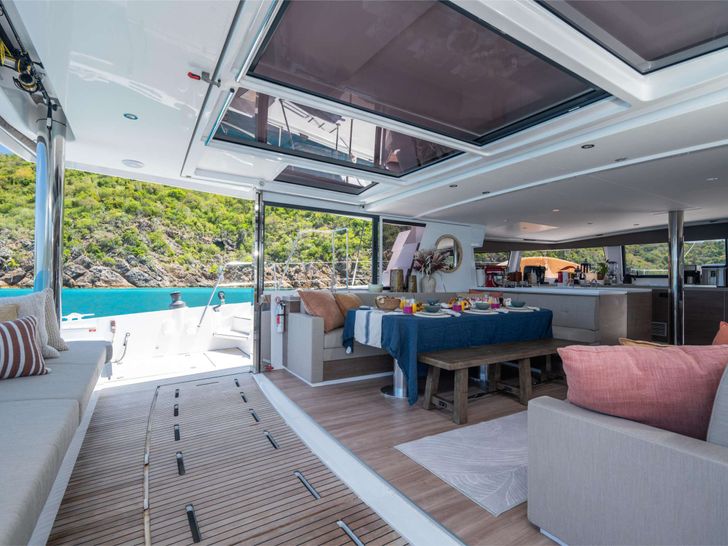SUN DAZE Bali 5.4 - aft and saloon seamless connection SUN DAZE Bali 5.4 - aft and saloon seamless connection