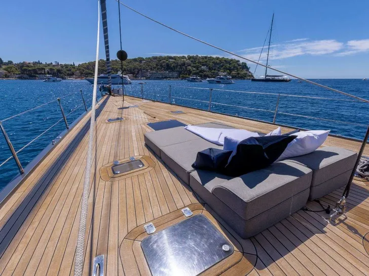 YCH2 Nautor Swan 90 - foredeck sunbathing area YCH2 Nautor Swan 90 - foredeck sunbathing area
