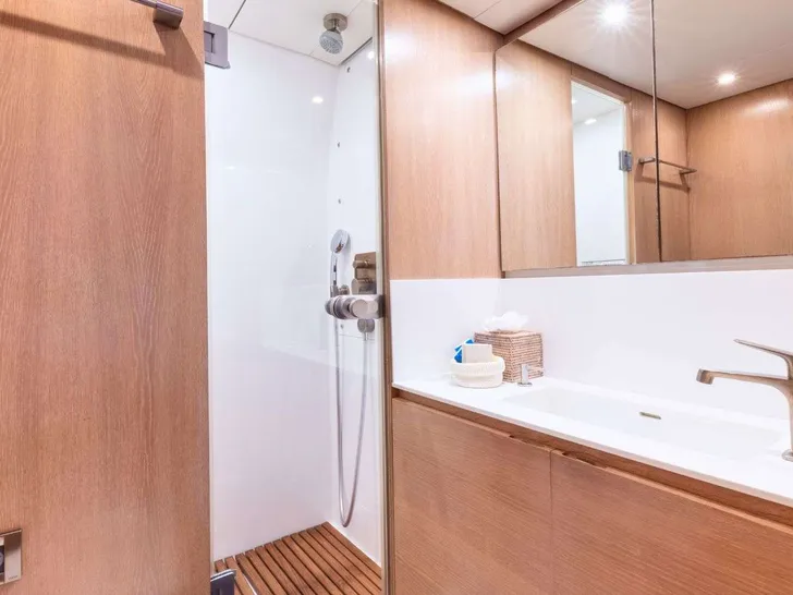 YCH2 Nautor Swan 90 - cabin bathroom YCH2 Nautor Swan 90 - cabin bathroom