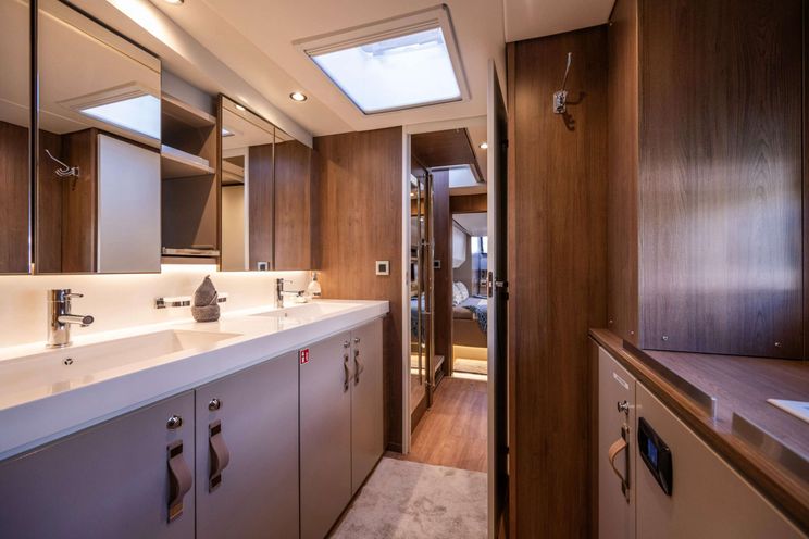 Charter Yacht KATLO - Bali 5.4 - 3 Cabins - Nassau - Exumas - Bahamas