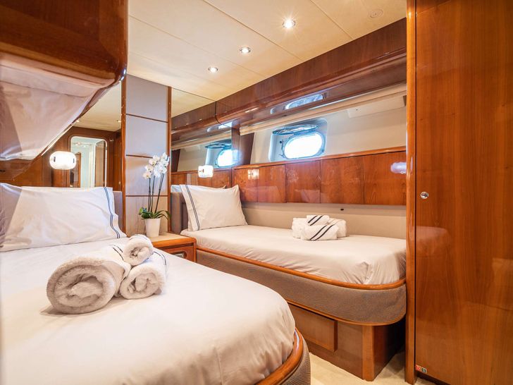 ESTIA POSEIDON Falcon 85 - twin cabin 2 ESTIA POSEIDON Falcon 85 - twin cabin 2