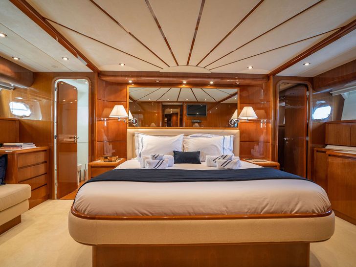 ESTIA POSEIDON Falcon 85 - master cabin ESTIA POSEIDON Falcon 85 - master cabin