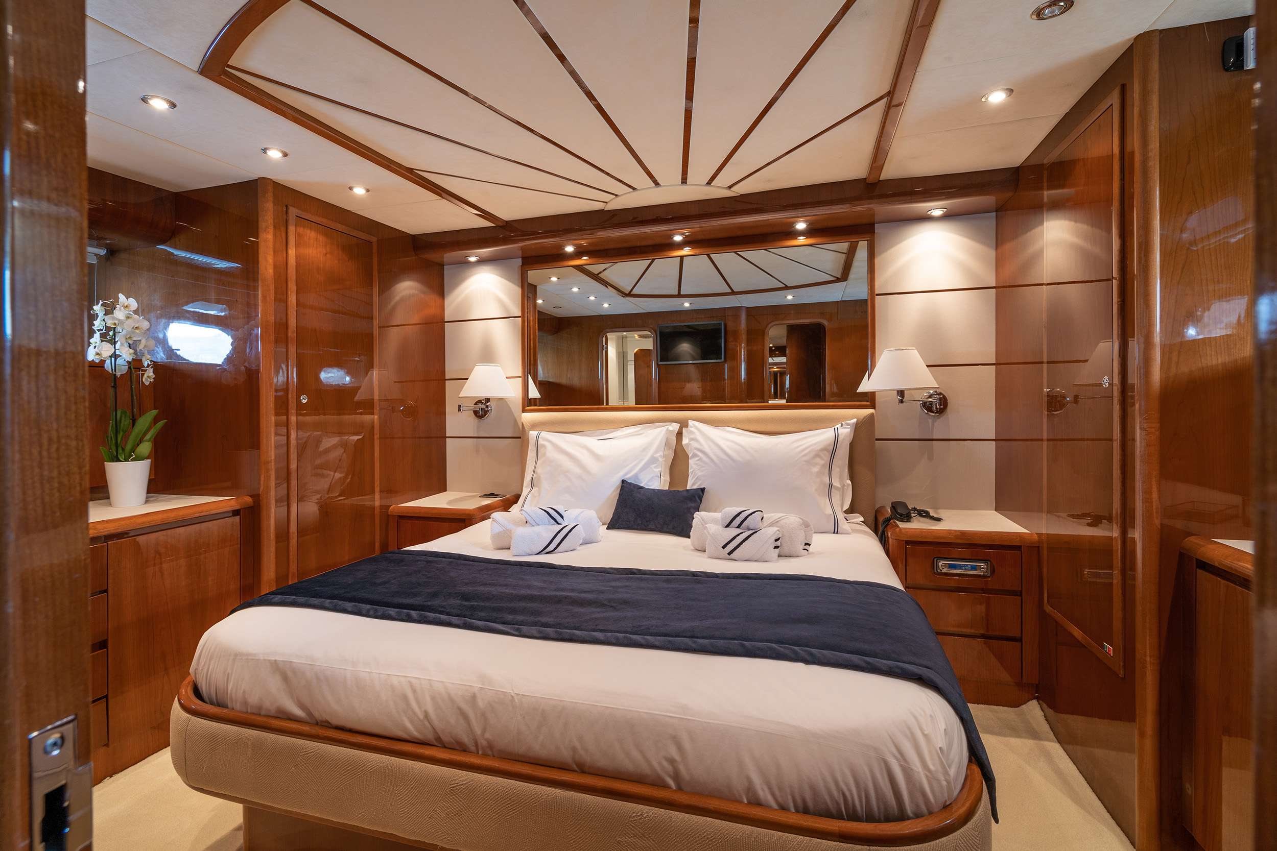 ESTIA POSEIDON Falcon 85 - VIP cabin