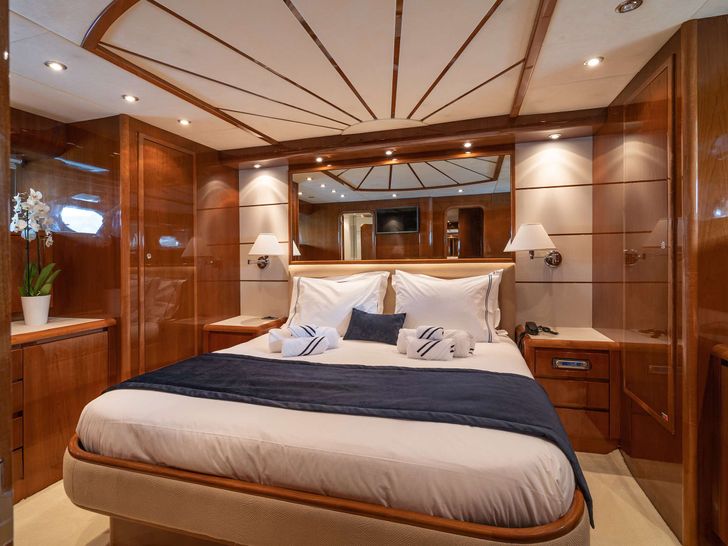 ESTIA POSEIDON Falcon 85 - VIP cabin ESTIA POSEIDON Falcon 85 - VIP cabin