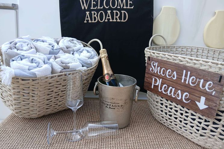 Charter Yacht ZURI 3 - Bali 5.4 - 3 Cabins - Nassau - Exumas - Bahamas