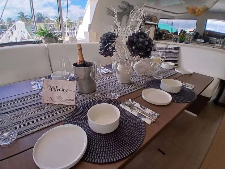 ZURI 3 Bali 5.4 - indoor dining set up ZURI 3 Bali 5.4 - indoor dining set up