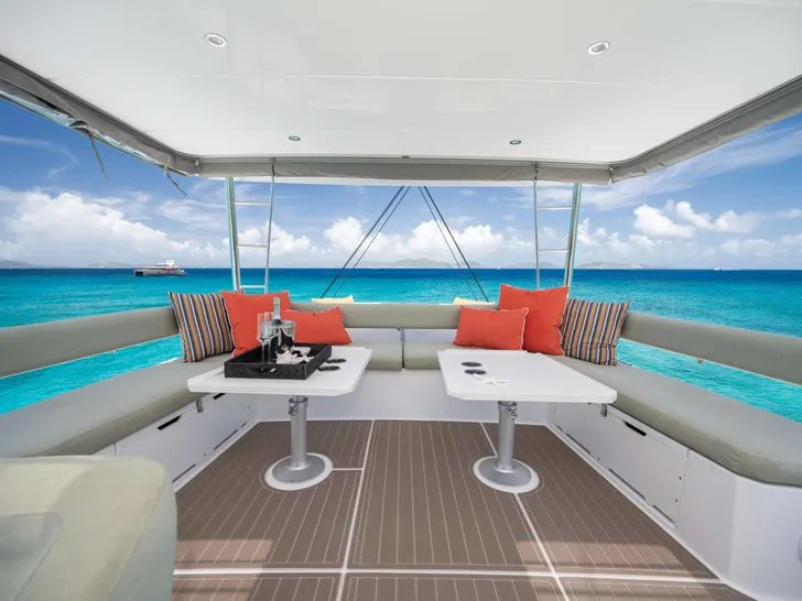 BAREFOOT BLISS Bali 5.4 - flybridge BAREFOOT BLISS Bali 5.4 - flybridge