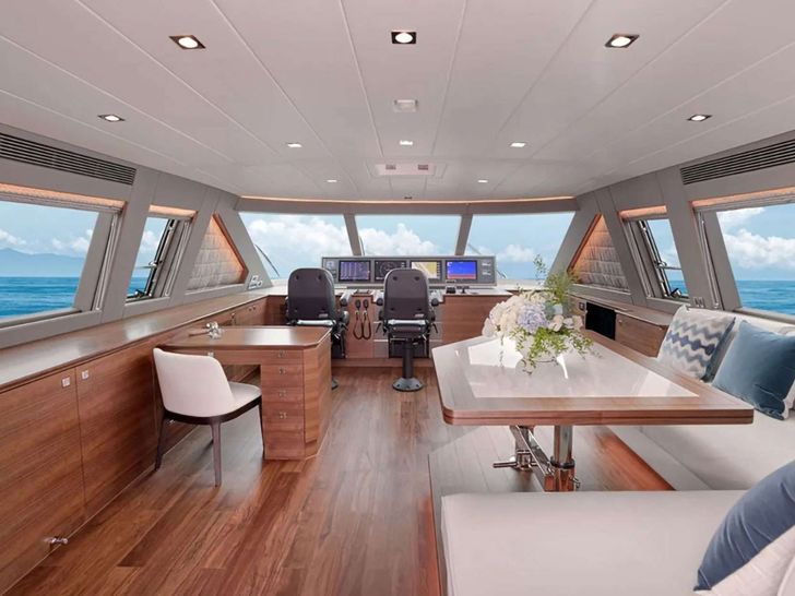 NAYA MARYN Horizon 94 - cockpit lounge NAYA MARYN Horizon 94 - cockpit lounge