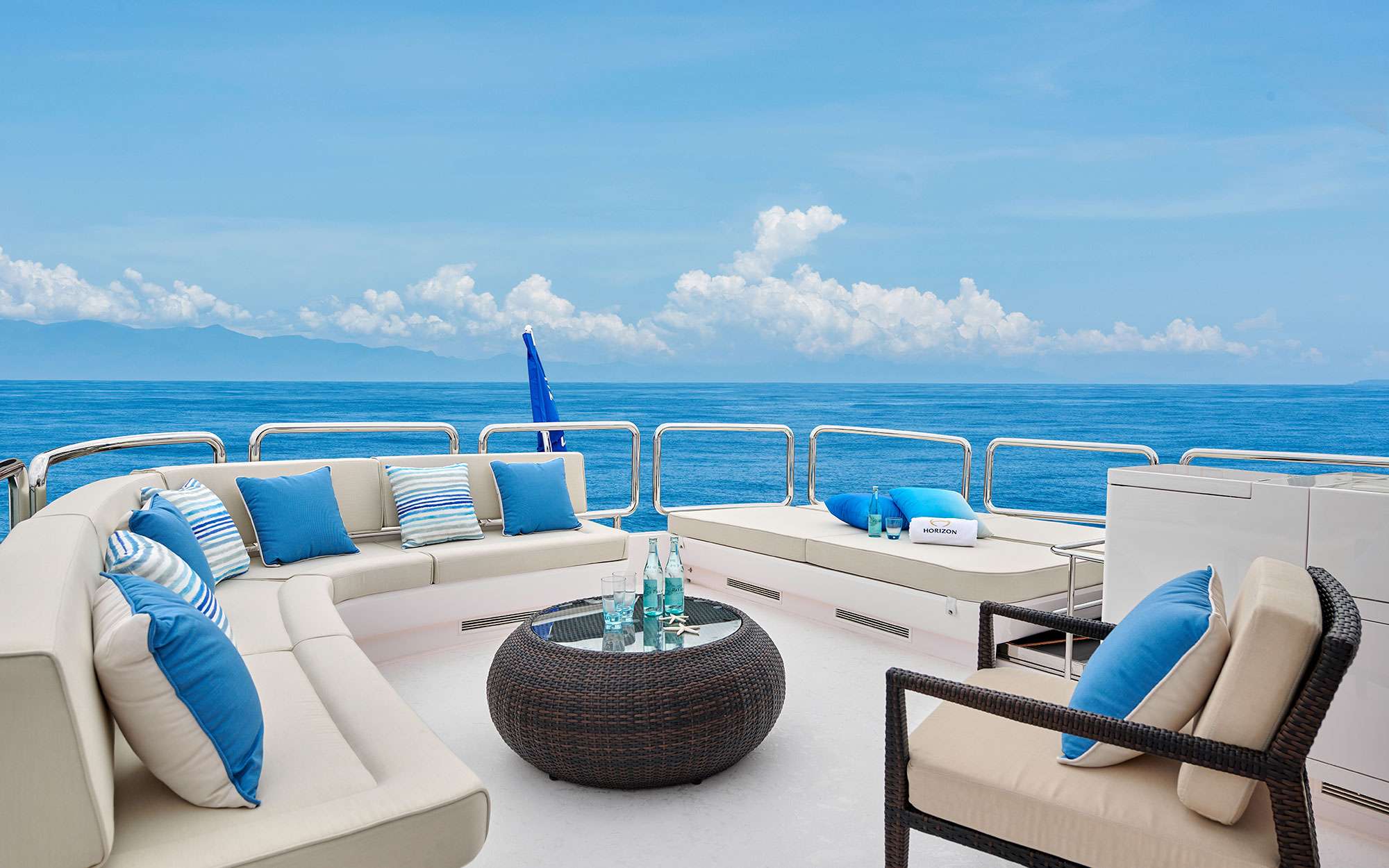 Charter Yacht NAYA MARYN - Horizon 94 - 4 Cabins - Nassau - Exumas - Staniel Cay - Bahamas