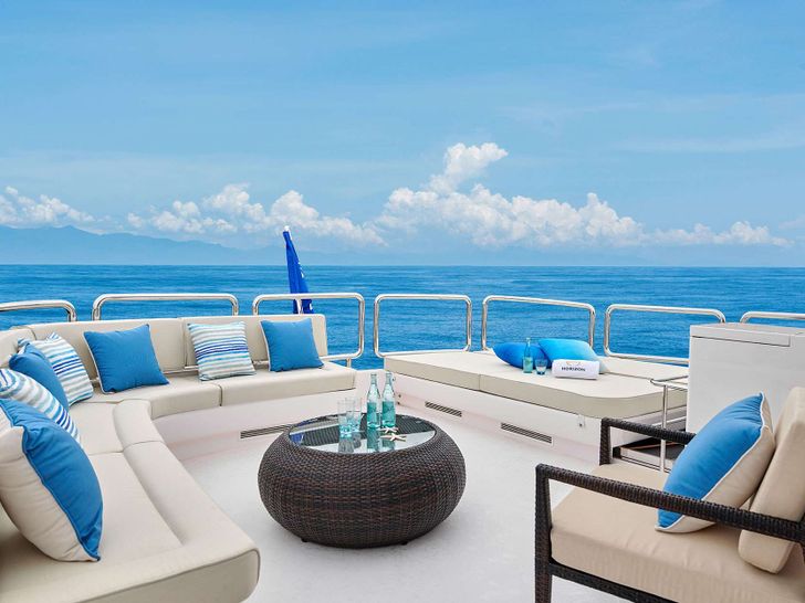 NAYA MARYN Horizon 94 - sundeck aft lounge NAYA MARYN Horizon 94 - sundeck aft lounge