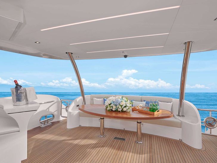 NAYA MARYN Horizon 94 - aft deck NAYA MARYN Horizon 94 - aft deck
