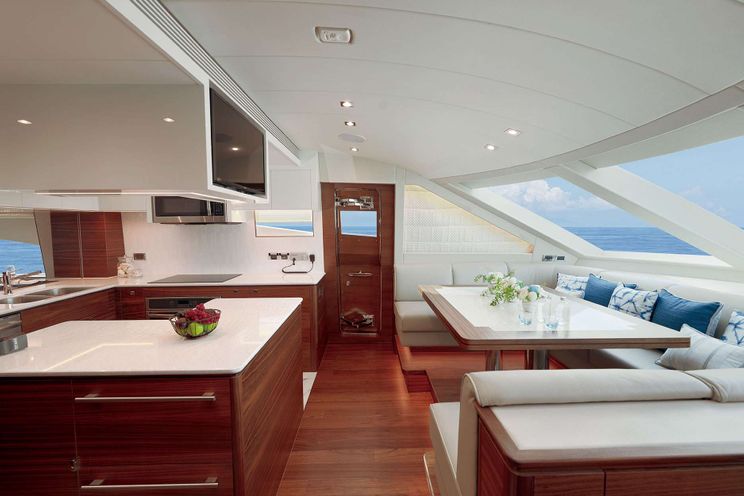 Charter Yacht NAYA MARYN - Horizon 94 - 4 Cabins - Nassau - Exumas - Staniel Cay - Bahamas