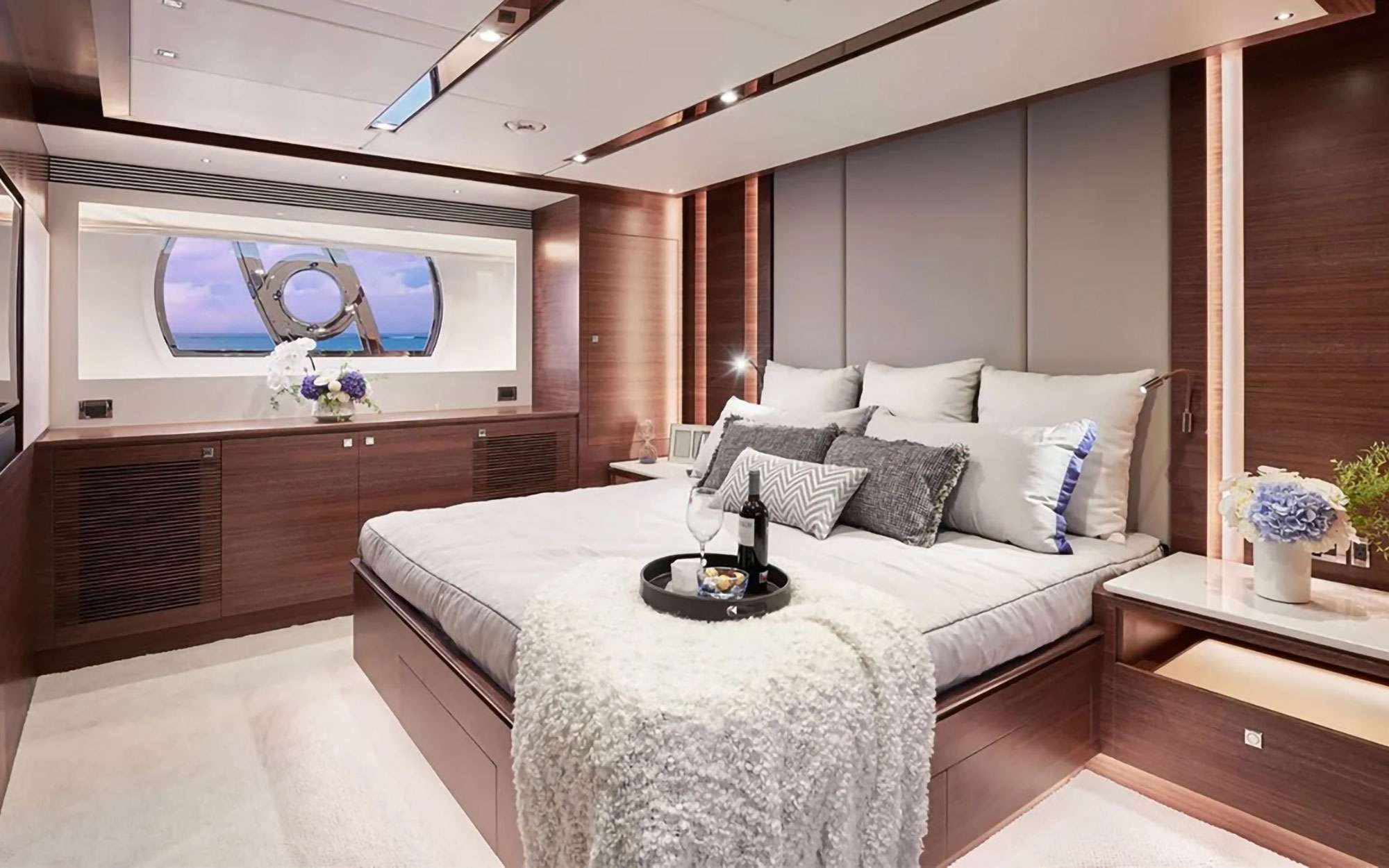 Charter Yacht NAYA MARYN - Horizon 94 - 4 Cabins - Nassau - Exumas - Staniel Cay - Bahamas