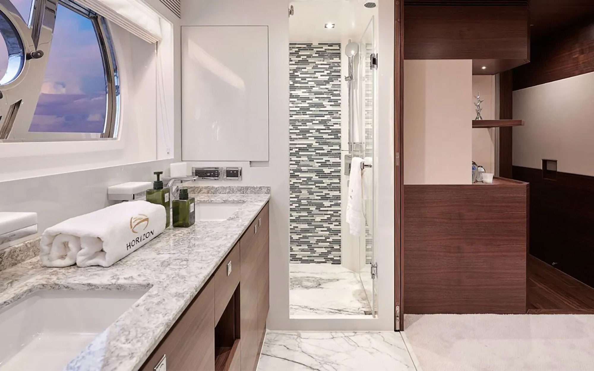 Charter Yacht NAYA MARYN - Horizon 94 - 4 Cabins - Nassau - Exumas - Staniel Cay - Bahamas