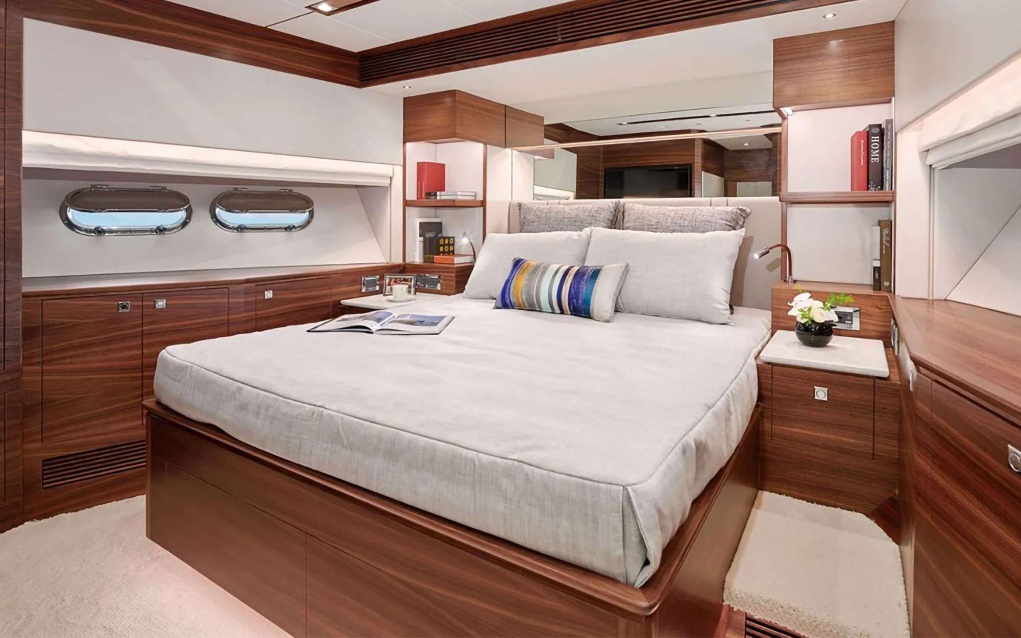 Charter Yacht NAYA MARYN - Horizon 94 - 4 Cabins - Nassau - Exumas - Staniel Cay - Bahamas