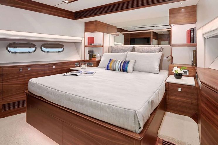 Charter Yacht NAYA MARYN - Horizon 94 - 4 Cabins - Nassau - Exumas - Staniel Cay - Bahamas