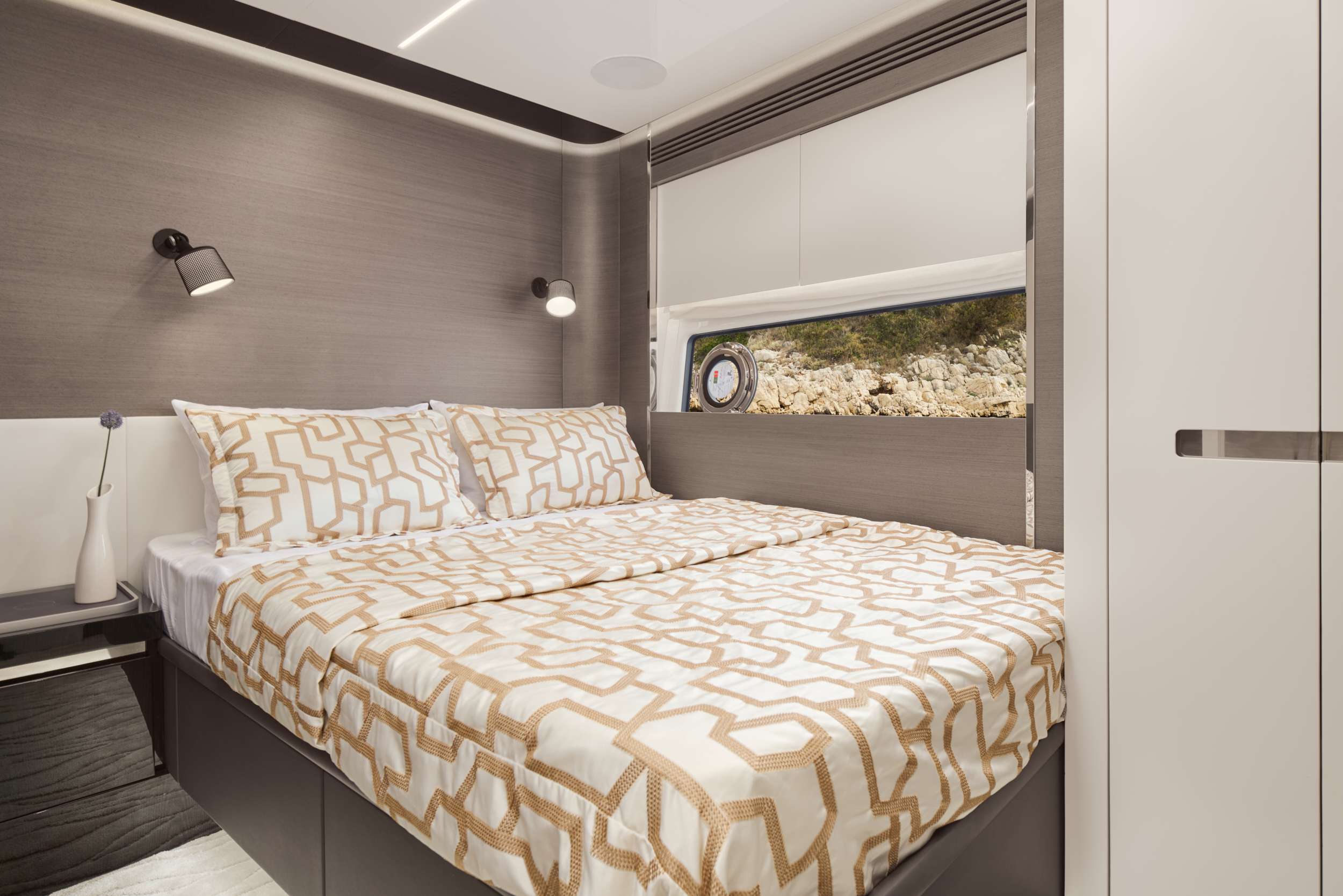 Charter Yacht MYNE - Azimut S8 - 4 Cabins - Kastela - Split - Dubrovnik - Hvar - Croatia