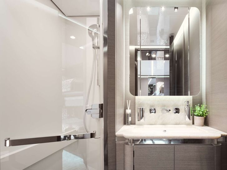MYNE Azimut S8 - master cabin bathroom MYNE Azimut S8 - master cabin bathroom