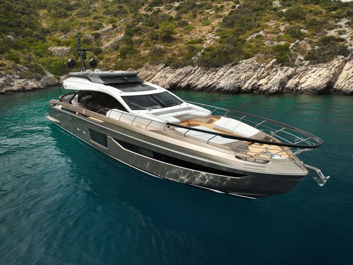 MYNE Azimut S8 - anchored bow view MYNE Azimut S8 - anchored bow view