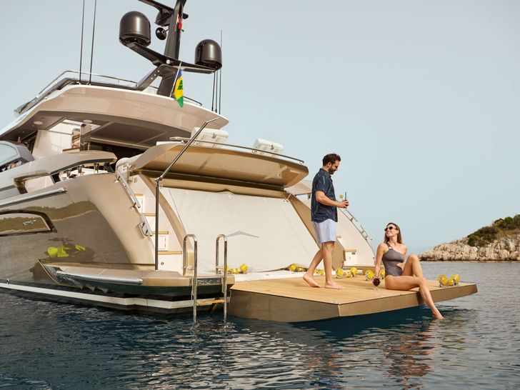 MYNE Azimut S8 - swim platform MYNE Azimut S8 - swim platform