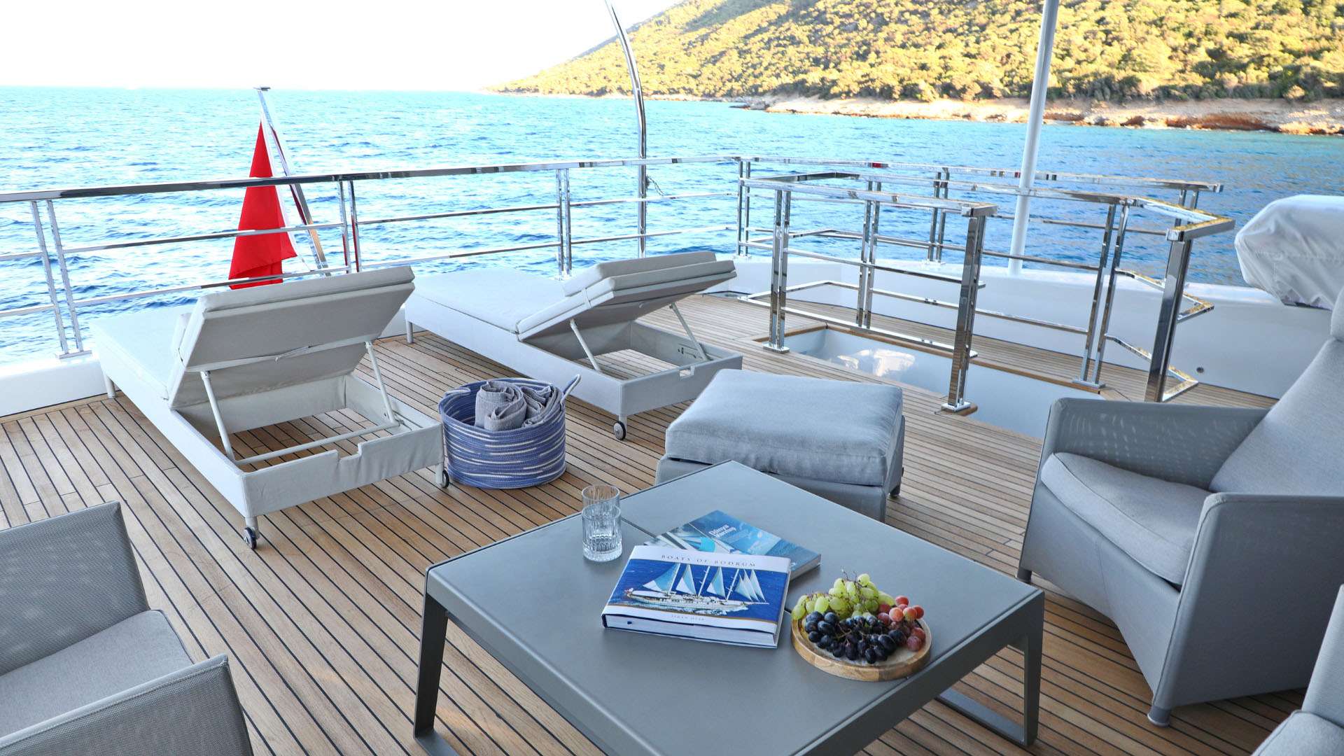 UKIEL Aegean Explorer M26 - sundeck aft sunbathing area