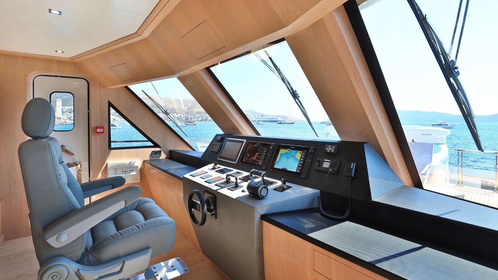 UKIEL Aegean Explorer M26 - cockpit