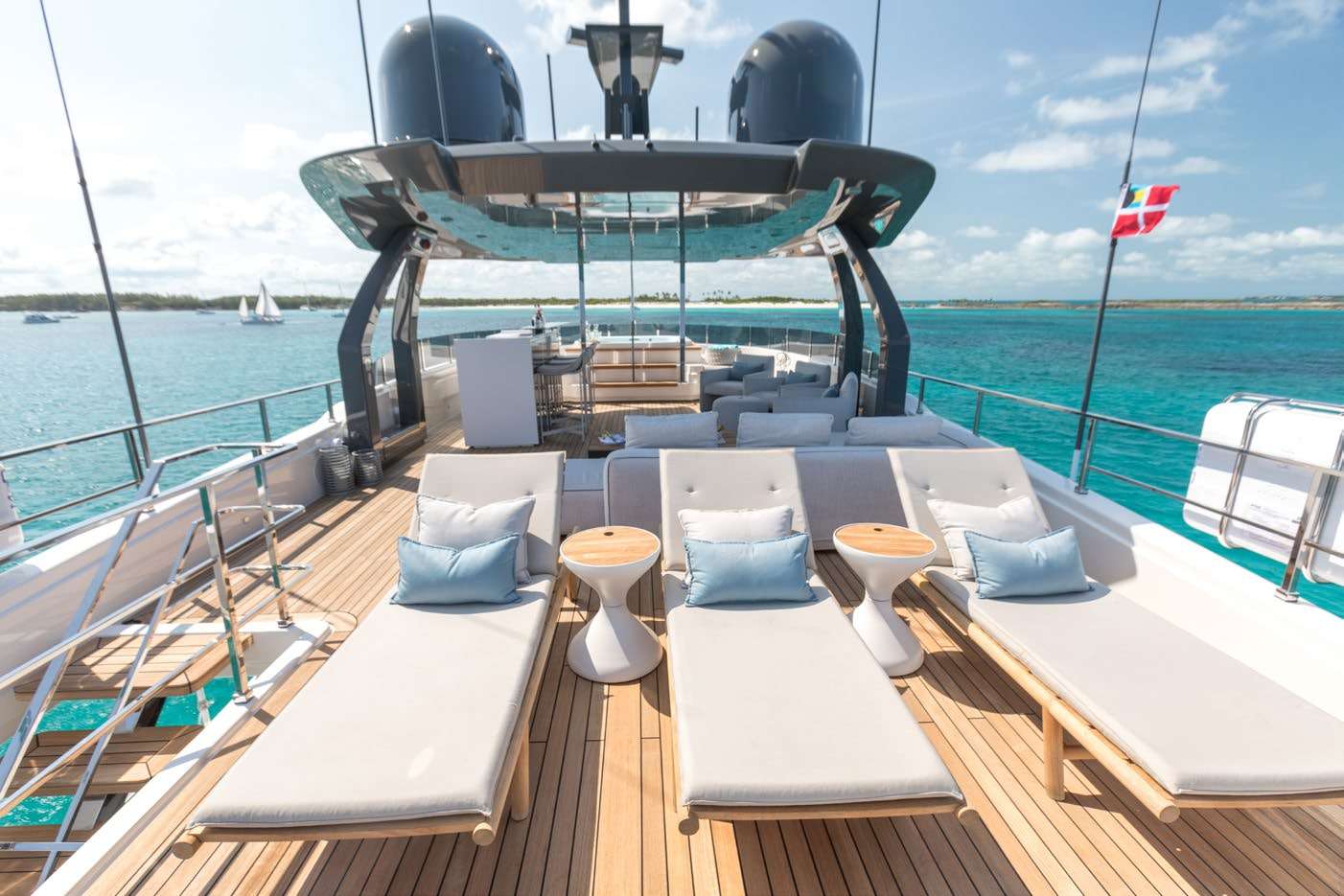 Charter Yacht EROS - Ferretti Custom Line Navetta 37 - 5 Cabins - Nassau - Exumas - Bahamas