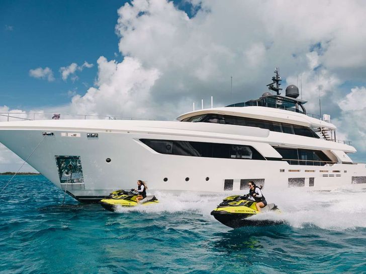 EROS Ferretti Custom Line Navetta 37 - with the jet skis EROS Ferretti Custom Line Navetta 37 - with the jet skis