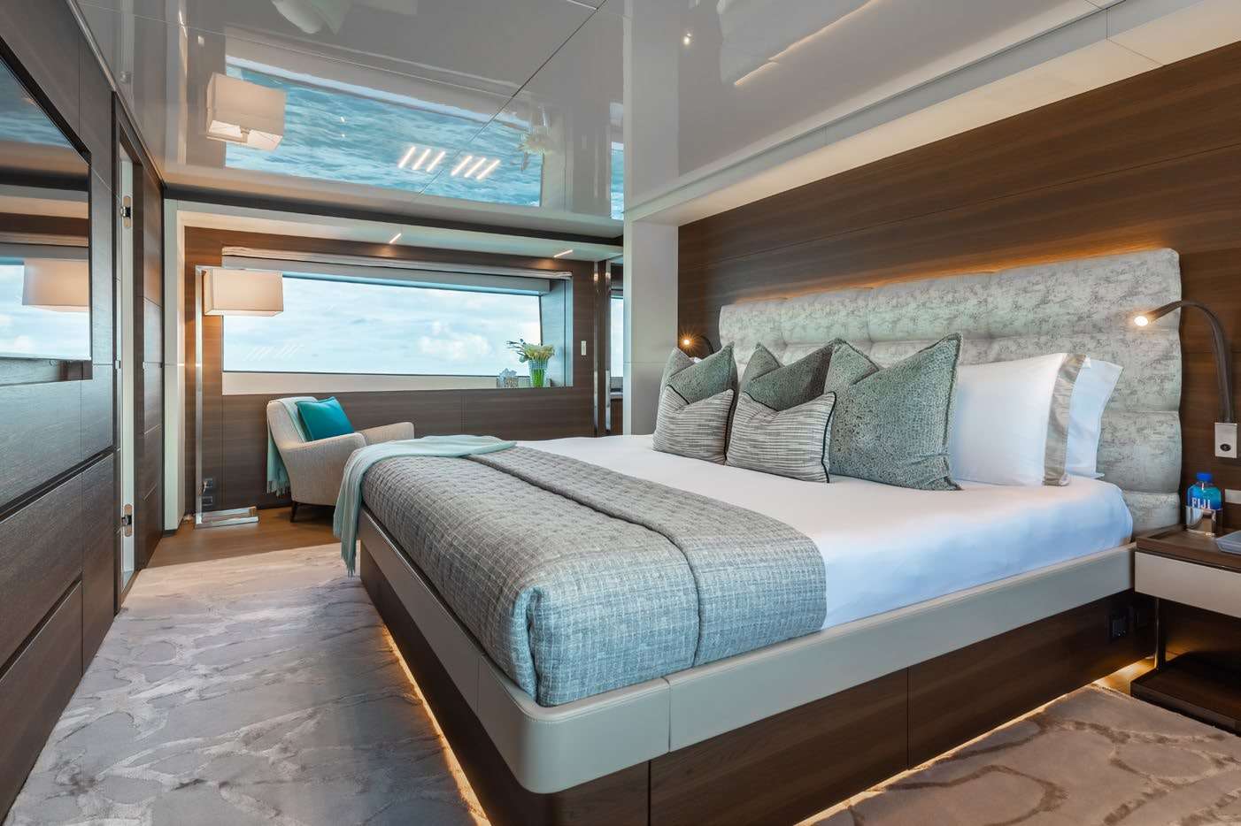 Charter Yacht EROS - Ferretti Custom Line Navetta 37 - 5 Cabins - Nassau - Exumas - Bahamas