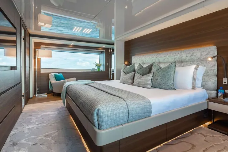 Charter Yacht EROS - Ferretti Custom Line Navetta 37 - 5 Cabins - Nassau - Exumas - Bahamas