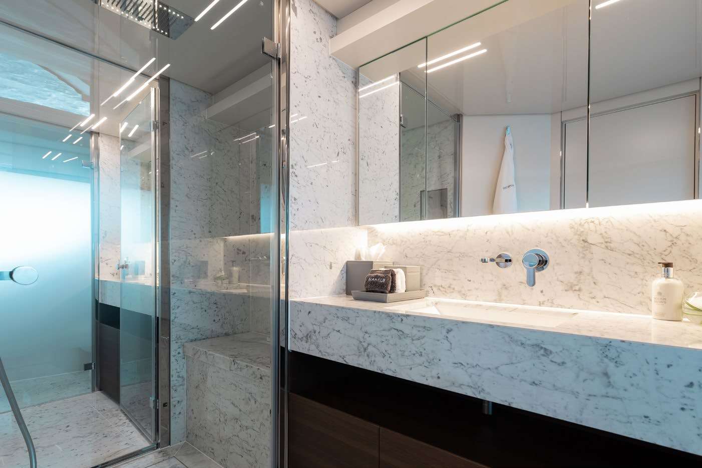 Charter Yacht EROS - Ferretti Custom Line Navetta 37 - 5 Cabins - Nassau - Exumas - Bahamas