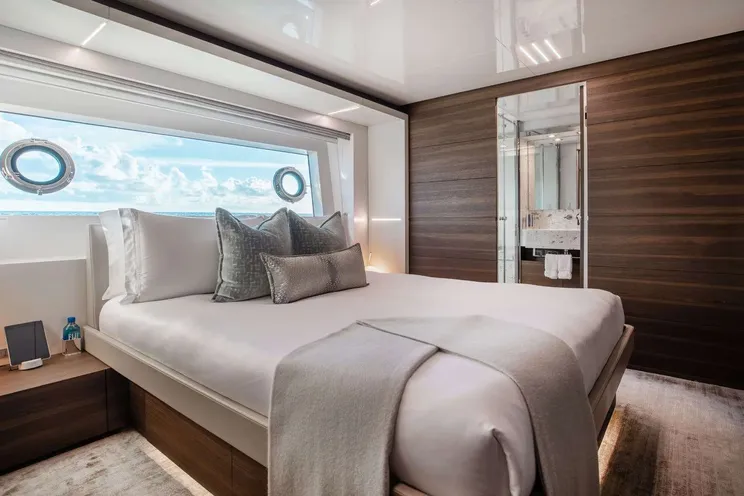 Charter Yacht EROS - Ferretti Custom Line Navetta 37 - 5 Cabins - Nassau - Exumas - Bahamas