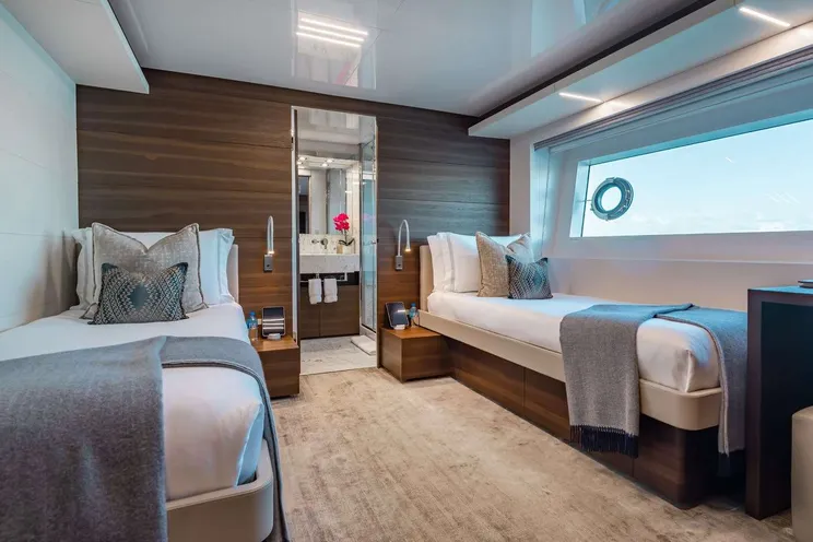 Charter Yacht EROS - Ferretti Custom Line Navetta 37 - 5 Cabins - Nassau - Exumas - Bahamas