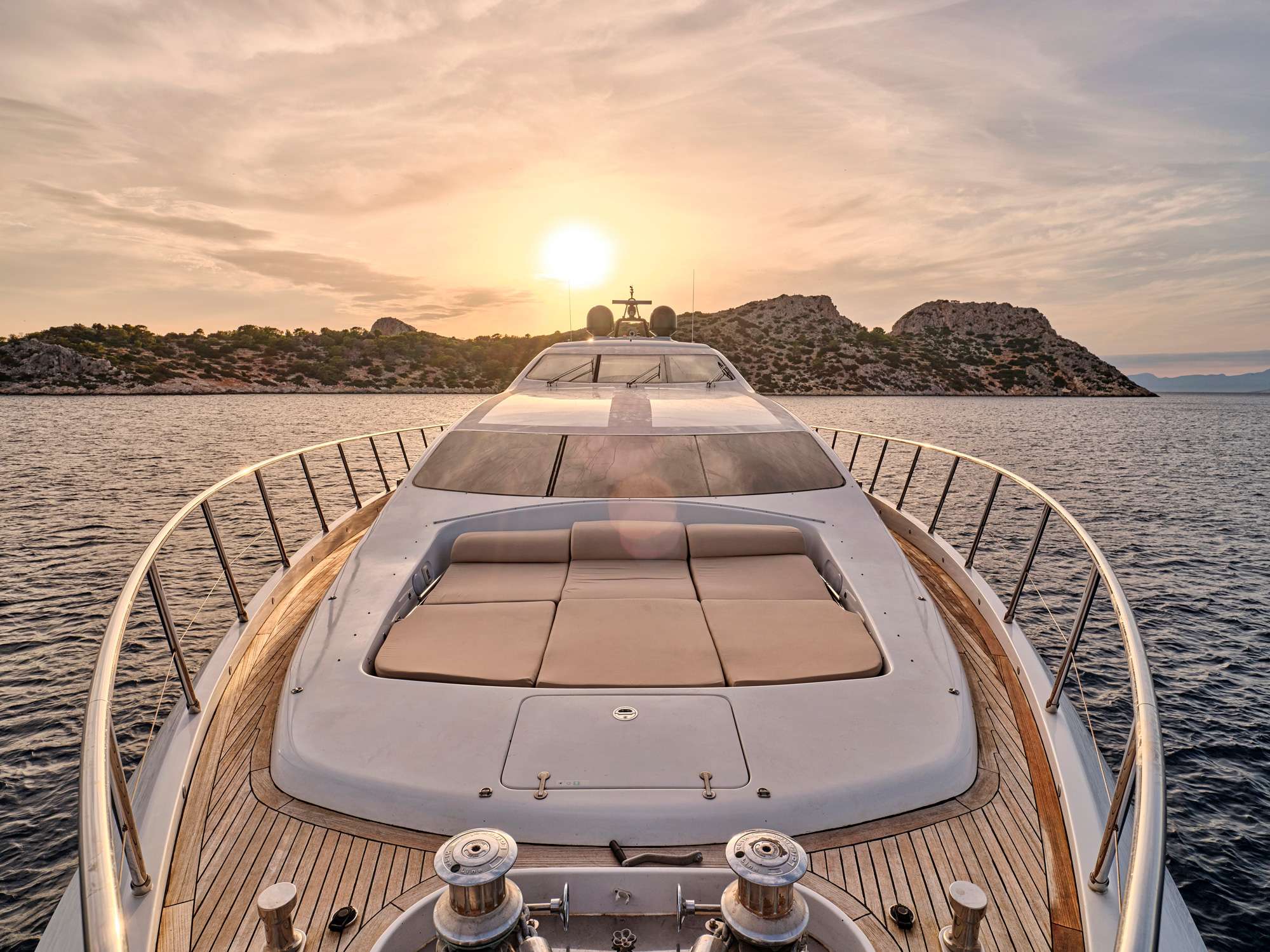 WET PANTHER Mangusta 105 - foredeck