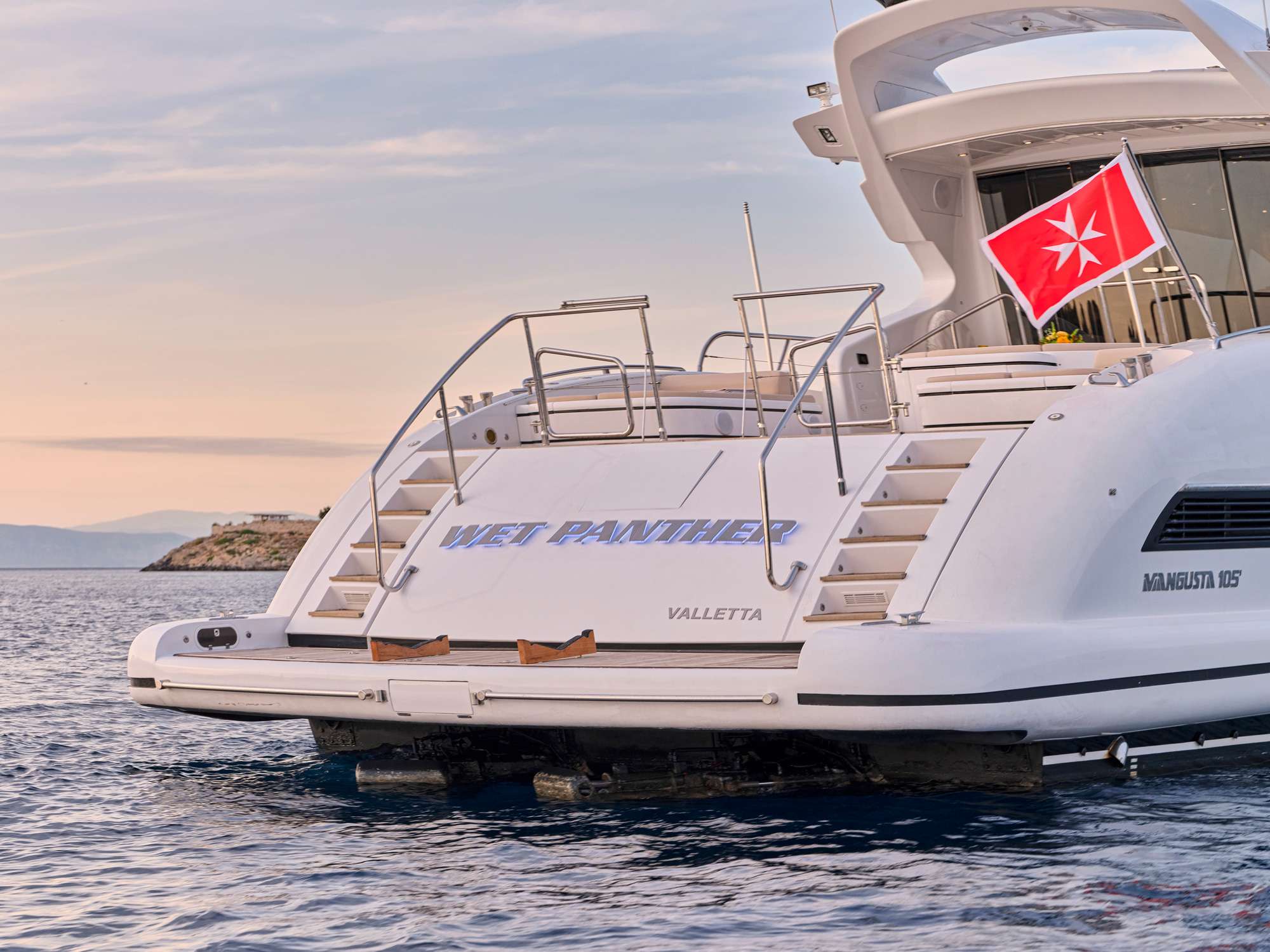 WET PANTHER Mangusta 105 - stern