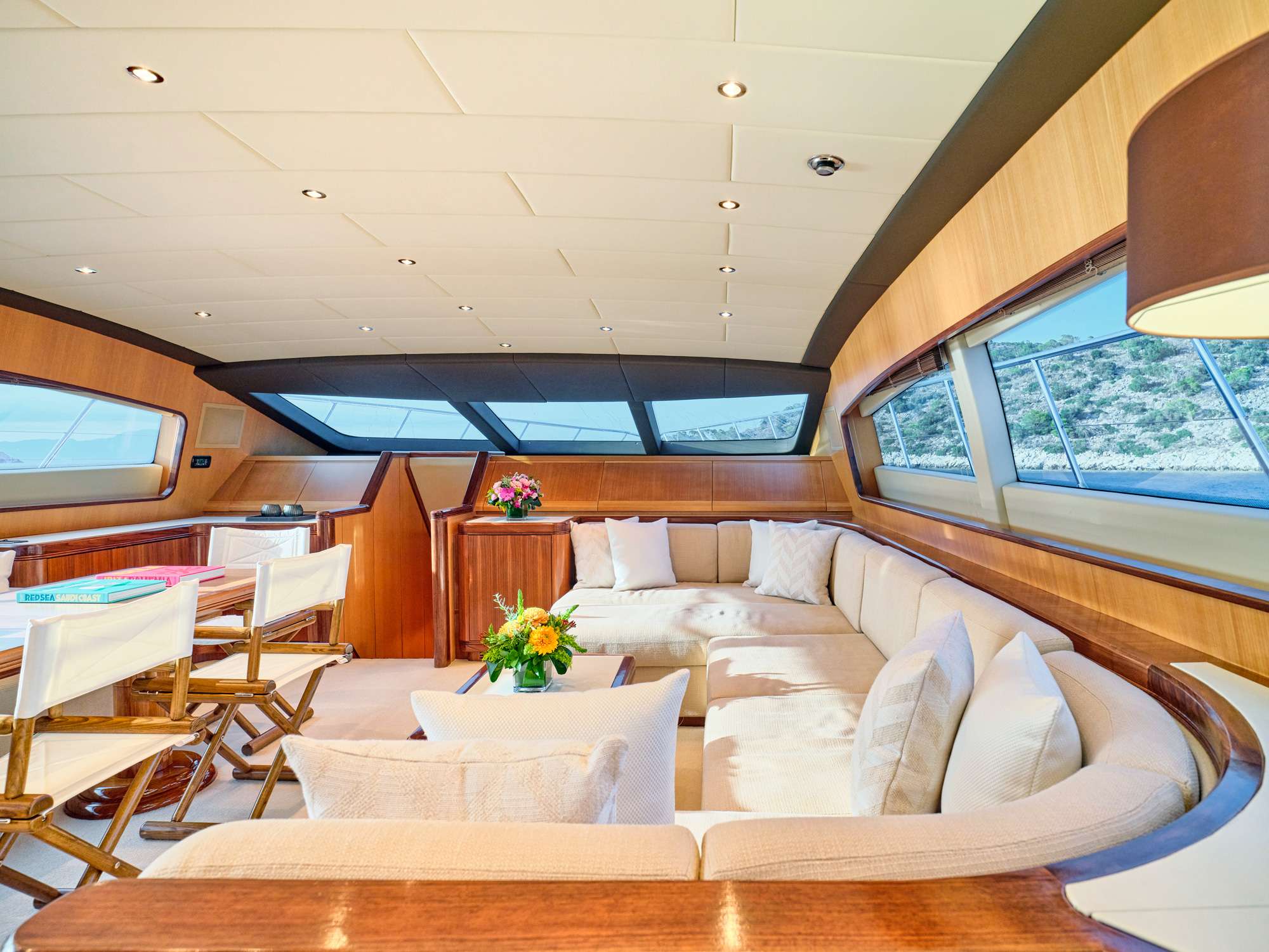 WET PANTHER Mangusta 105 - main saloon lounge other angle