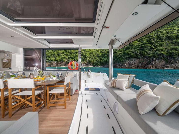 ALORA Bali 4.8 - aft seating other angle ALORA Bali 4.8 - aft seating other angle