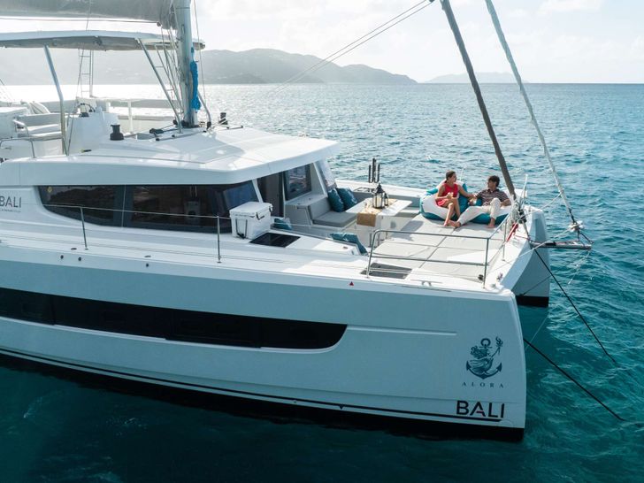 ALORA Bali 4.8 - side hull view ALORA Bali 4.8 - side hull view