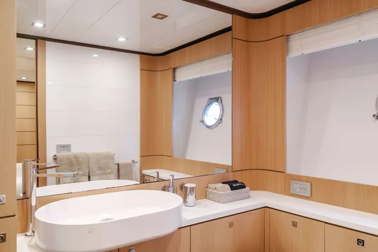 Charter Yacht SOL SHINE - Ferretti 960 - 5 Cabins - Nassau - Exumas - Bahamas