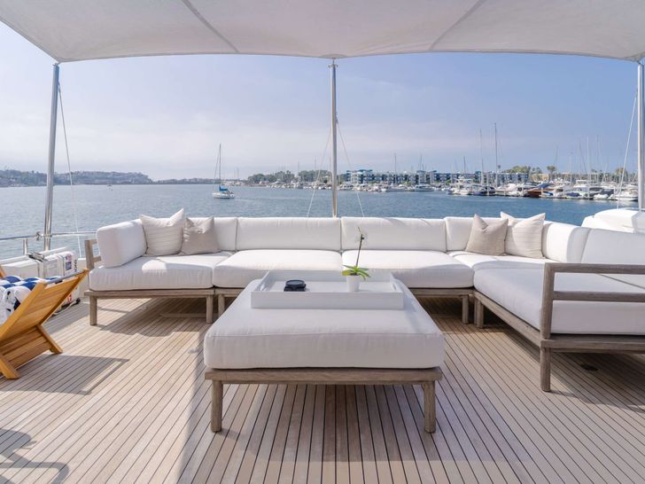 SOL SHINE Ferretti 960 - flybridge lounge SOL SHINE Ferretti 960 - flybridge lounge