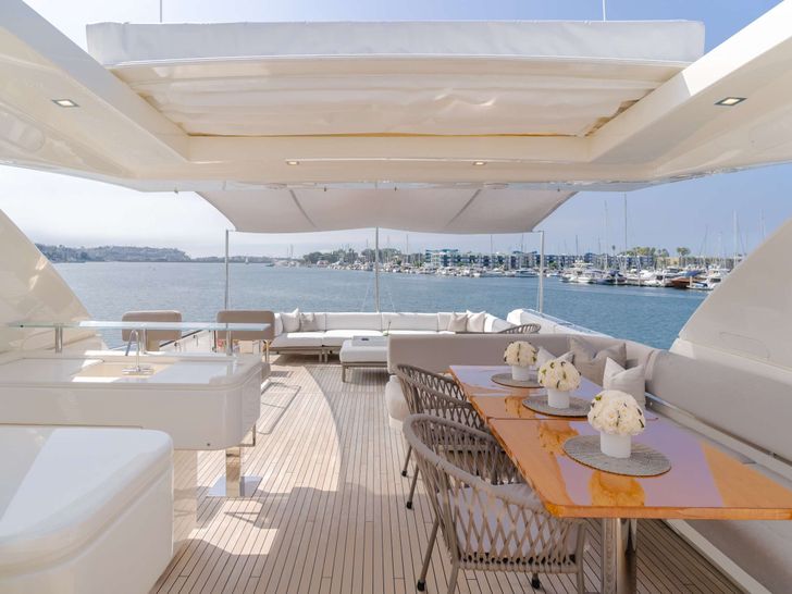 SOL SHINE Ferretti 960 - flybridge SOL SHINE Ferretti 960 - flybridge