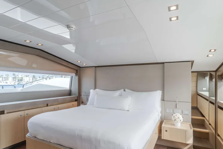 Charter Yacht SOL SHINE - Ferretti 960 - 5 Cabins - Nassau - Exumas - Bahamas