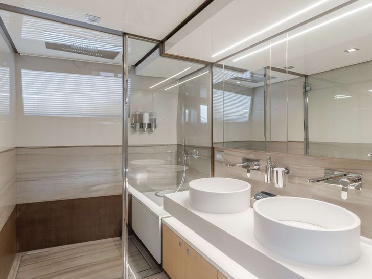 SOL SHINE Ferretti 960 - master cabin bathroom SOL SHINE Ferretti 960 - master cabin bathroom