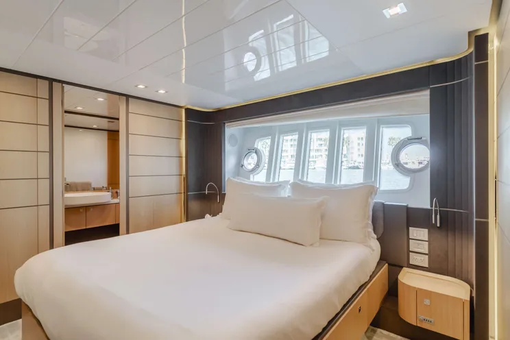 Charter Yacht SOL SHINE - Ferretti 960 - 5 Cabins - Nassau - Exumas - Bahamas