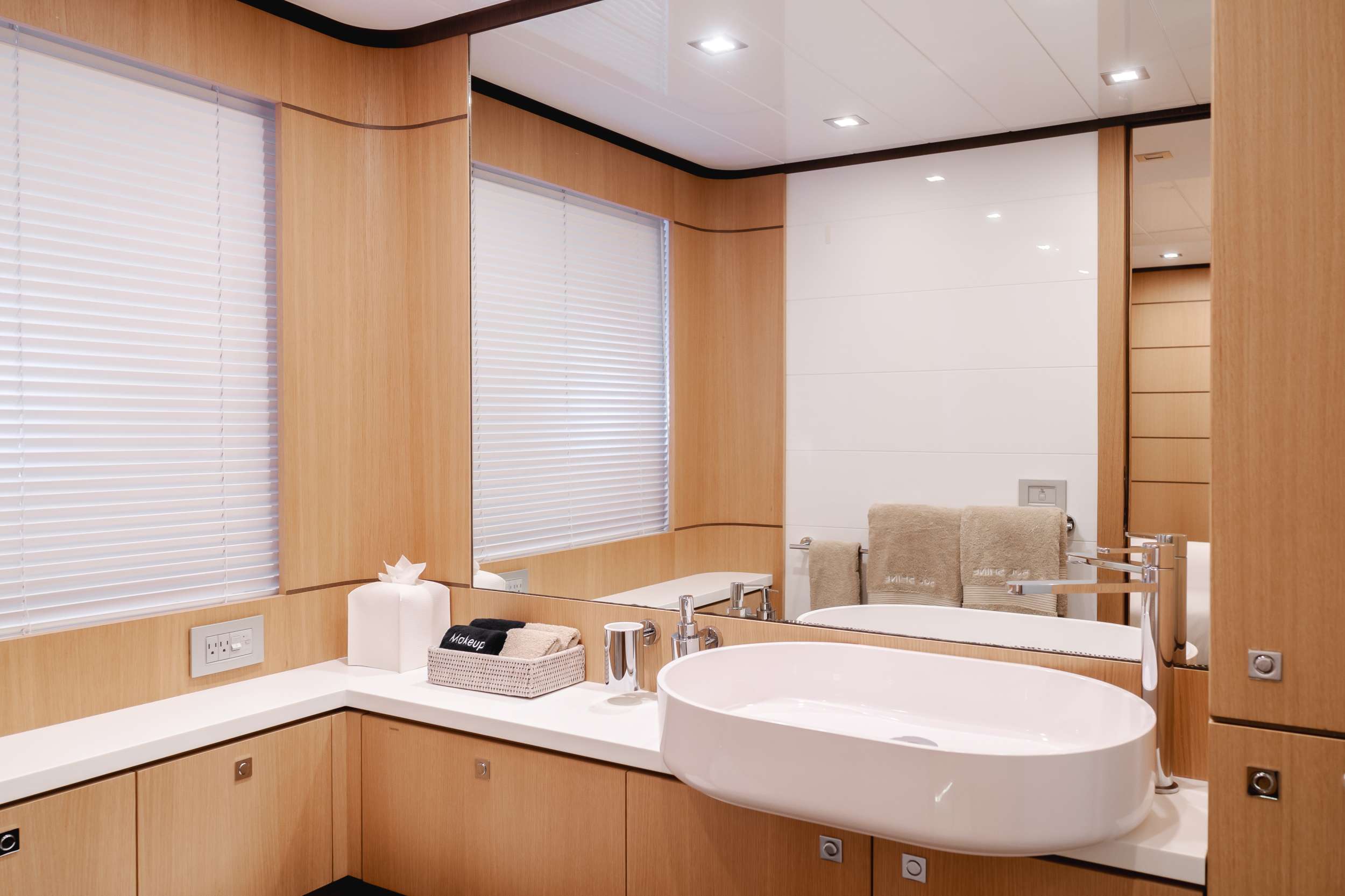 Charter Yacht SOL SHINE - Ferretti 960 - 5 Cabins - Nassau - Exumas - Bahamas