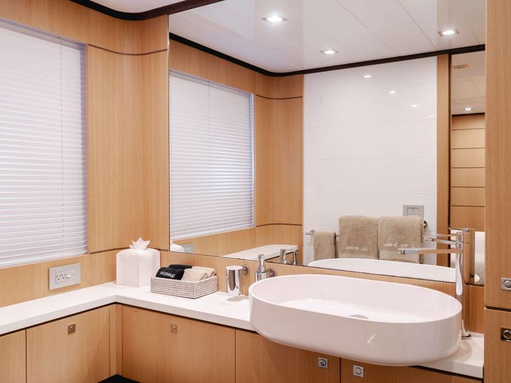 SOL SHINE Ferretti 960 - VIP cabin 1 bathroom SOL SHINE Ferretti 960 - VIP cabin 1 bathroom