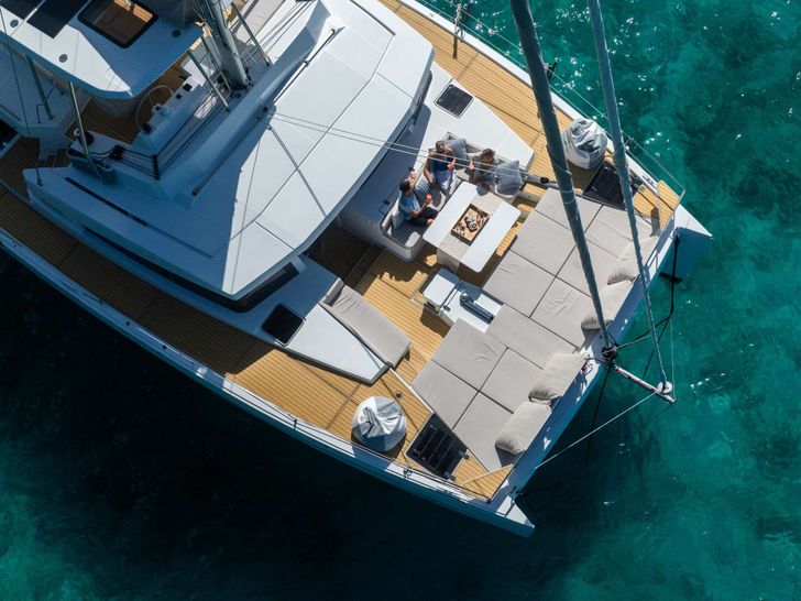 LA VIE EST BELLE Bali 5.4 - top foredeck shot LA VIE EST BELLE Bali 5.4 - top foredeck shot