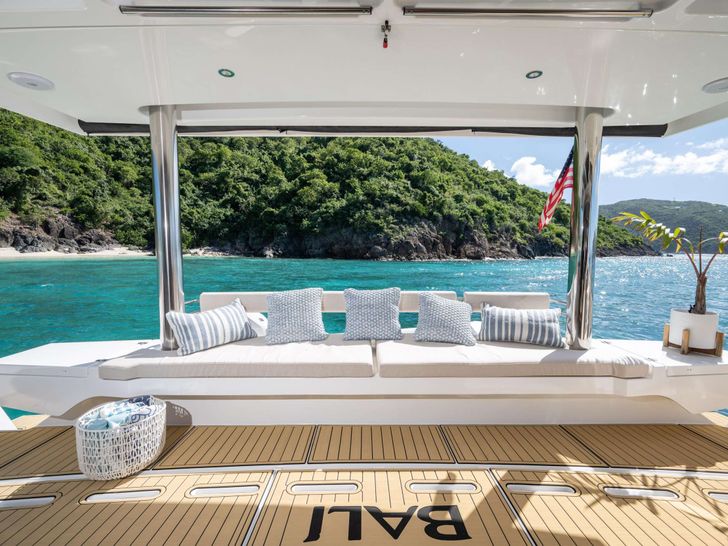 LA VIE EST BELLE Bali 5.4 - aft seating LA VIE EST BELLE Bali 5.4 - aft seating