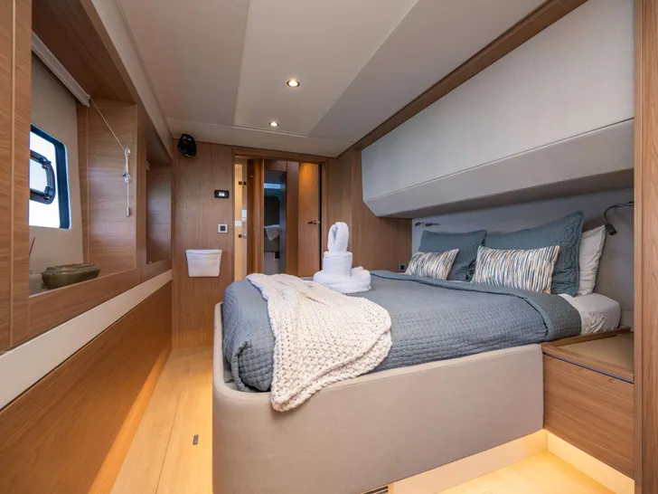 WHISKEY SUNSET Bali 5.4 - master cabin WHISKEY SUNSET Bali 5.4 - master cabin