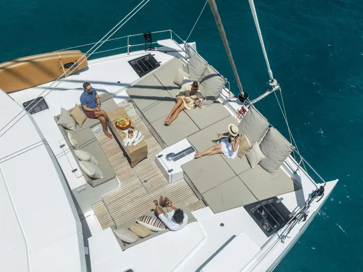 WHISKEY SUNSET Bali 5.4 - foredeck WHISKEY SUNSET Bali 5.4 - foredeck
